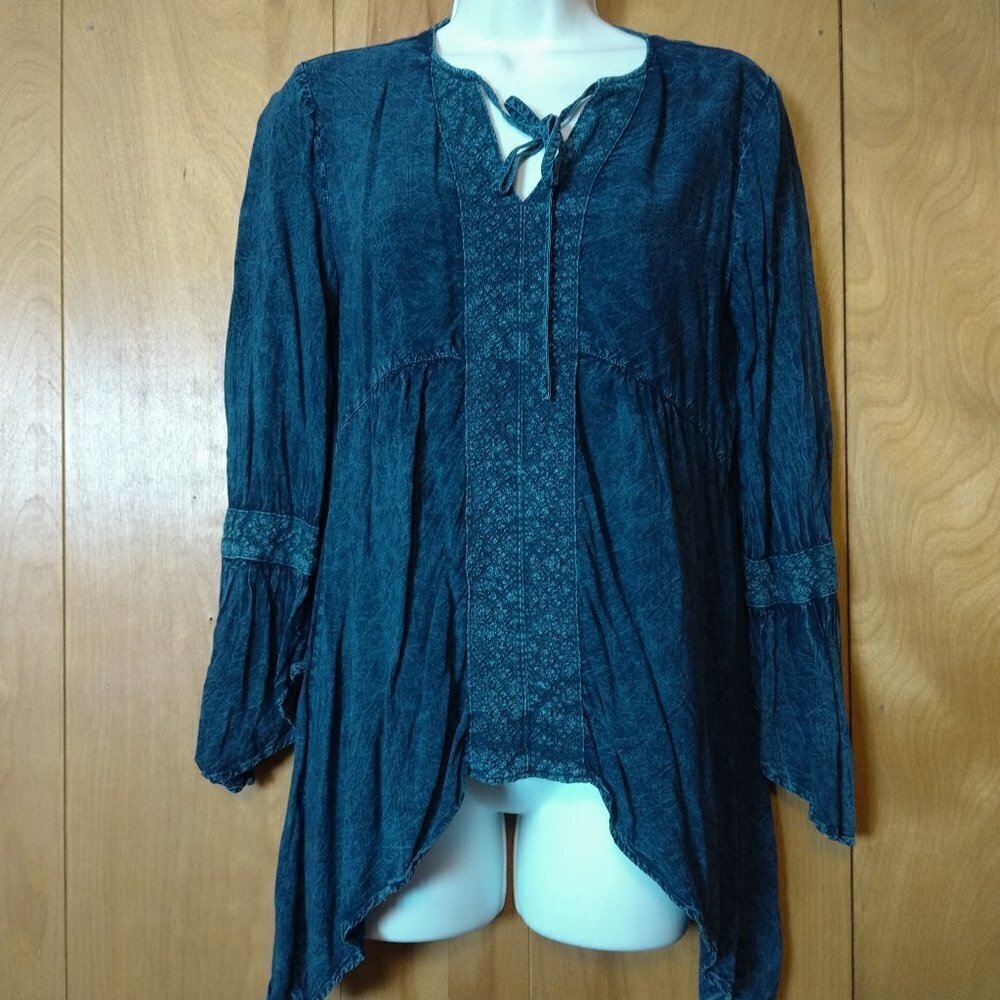 Market & Spruce XS Blue Long Sleeve Blouse Asymmetrical Hem Boho Hippie Flowy